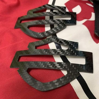 Карбоновые эмблемы на бак Harley 