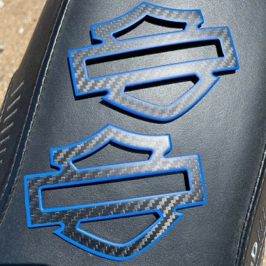 Карбоновые эмблемы на бак Harley 